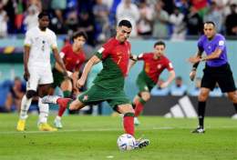 ảnh chụp màn hình đội bóng ronaldo đang đá