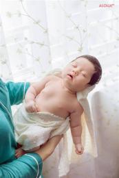 ảnh chụp màn hình trẻ sơ sinh bong da