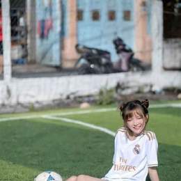 ảnh gái xinh đá bóng