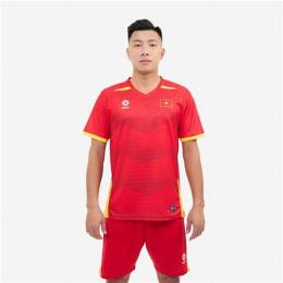 áo việt nam đá bóng