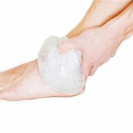 bong gân có chườm đá được không