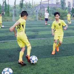 các bài tập bóng đá cơ bản cho trẻ em