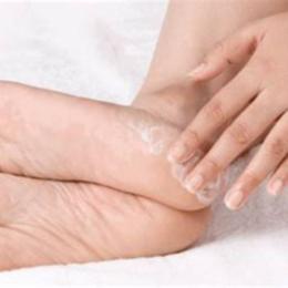 da chân bong tróc là bệnh gì