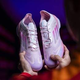 giao diện app giày đá bóng adidas hồng
