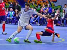 hướng dẫn sử dụng bóng đá trong nhà futsal