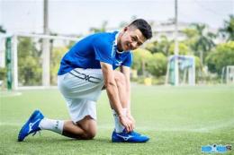 hướng dẫn sử dụng chân cầu thủ bóng đá