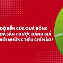 khi một quả bóng được đá lên