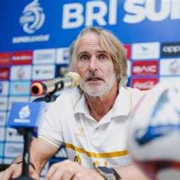 madura đấu với câu lạc bộ bóng đá dewa united