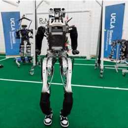 robot đá bóng