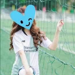 sex mặc áo đá bóng