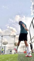 tính năng nổi bật ảnh trai k12 đá bóng