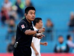 tính năng nổi bật có bao nhiêu trọng tài trong 1 trận bóng đá