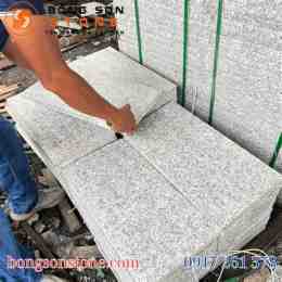tính năng nổi bật đá trắng bông lau