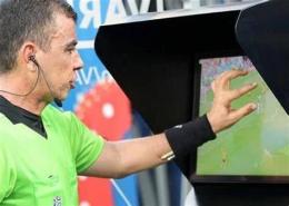 tính năng nổi bật var là gì trong bóng đá