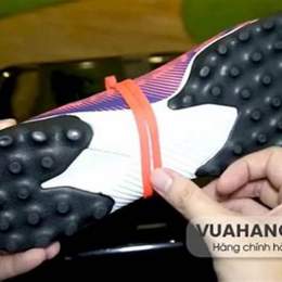xỏ dây giày đá bóng